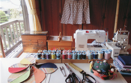２畳部屋に居る　かぞくです