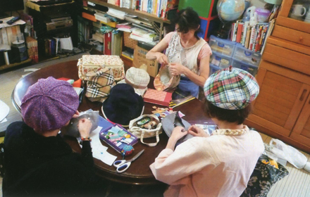 手縫いの帽子とおしゃべりと