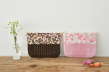 ピンタックのポーチ